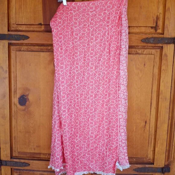 Calvin Klein Pashmina-style scarf - Picture 2 of 7